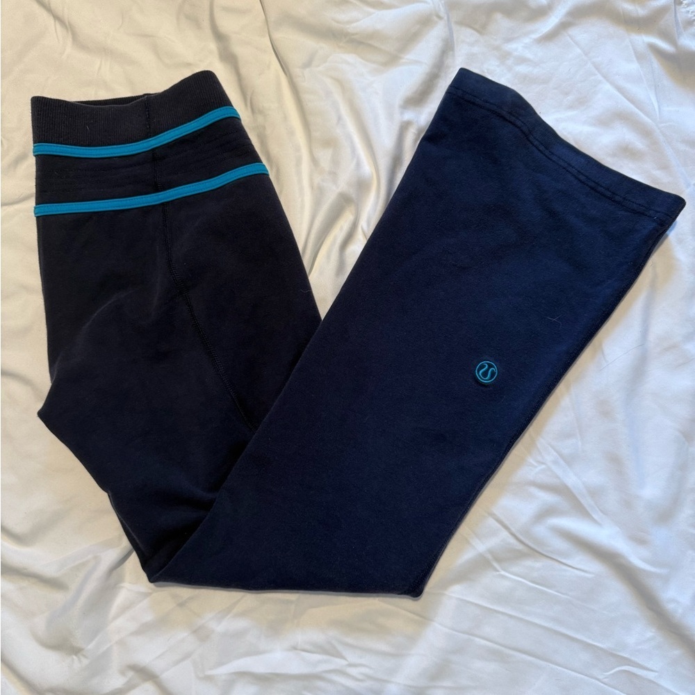 Lululemon Navy Groove Pant w/ 28” inseam- EUC - Picture 3 of 4